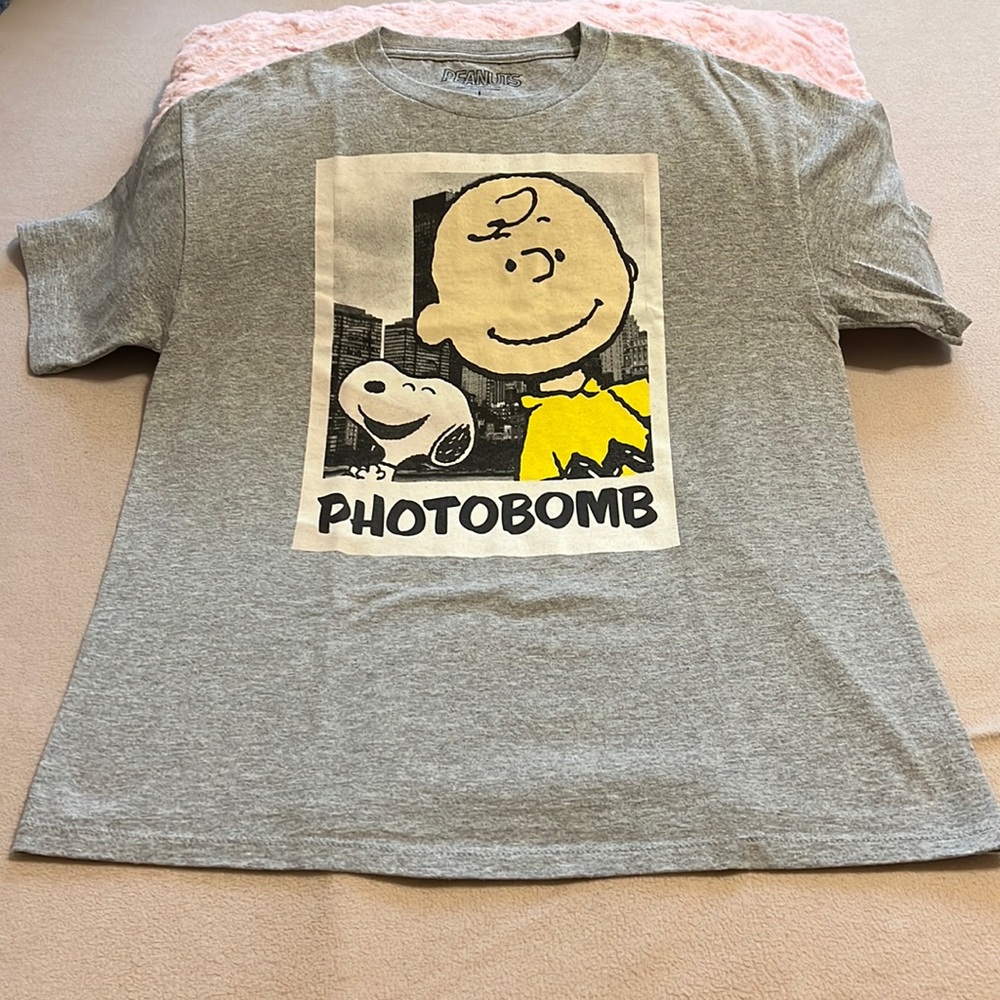 Peanuts gray photobomb T-shirt. Size L